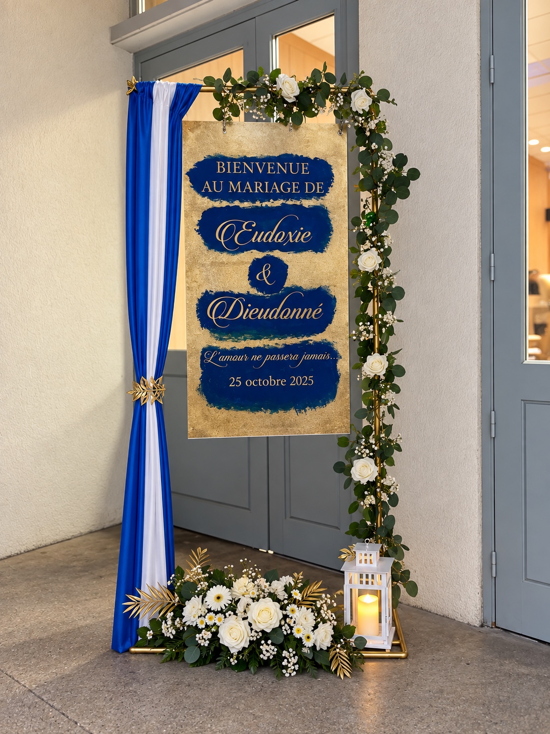 Panneau de bienvenue bleu royal et doré pour un mariage