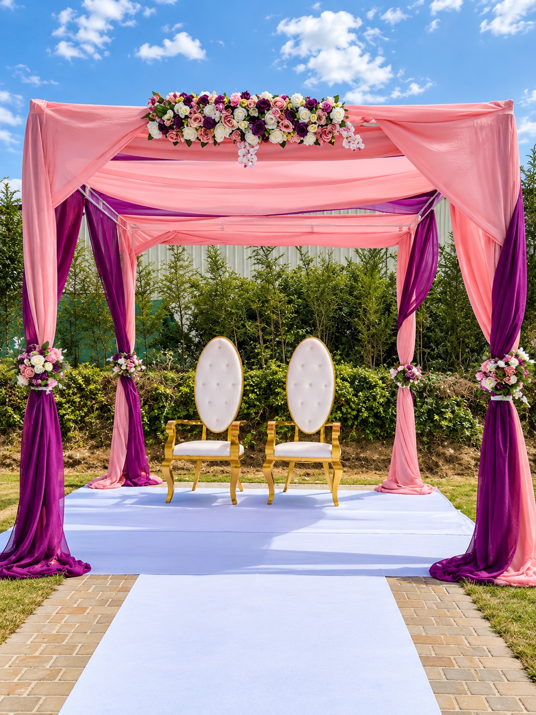 Décor de cérémonie rose et violet en plein air
