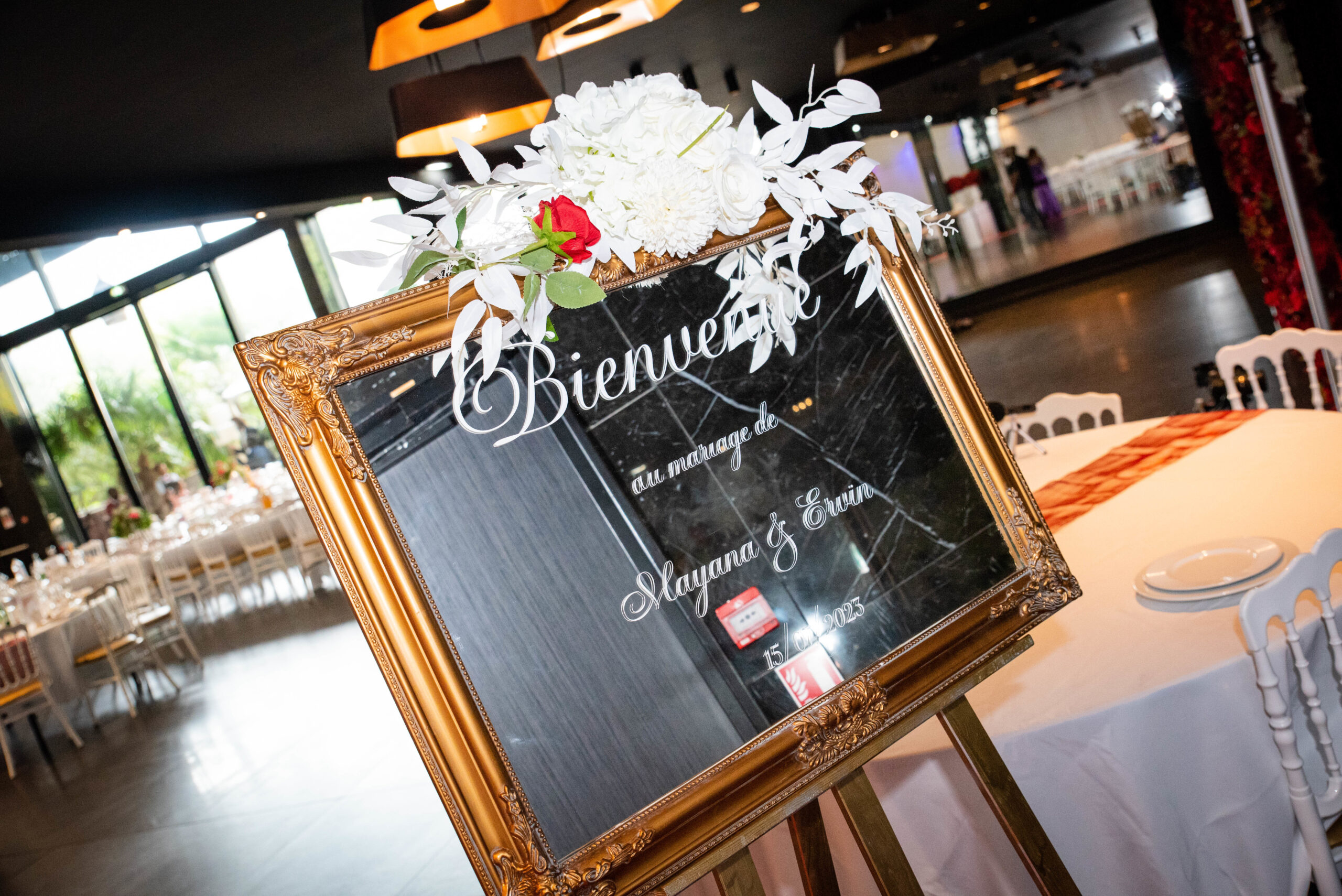 Panneau de bienvenue élégant pour le mariage de Mayana et Ervin